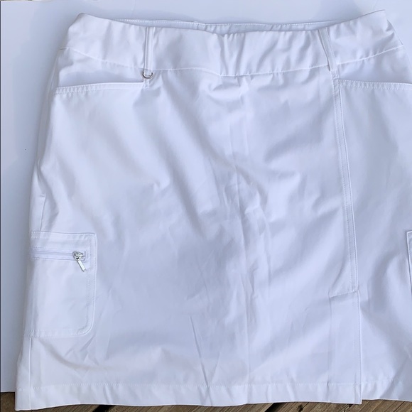 Zenergy Golf By Chicos Skorts 